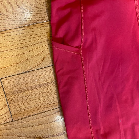Lulu lemon size 4 fast and free 25” red tights - Picture 3 of 5